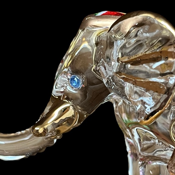 Exquisite Handblown Glass Elephant Figure Gold Details - Picture 6 of 9